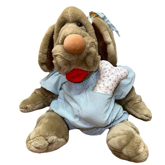 Vtg Wrinkles Girl Dog Hand Puppet Plush 1981 Ganzbros With Outfit Bows and Bone - Picture 1 of 8